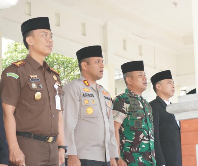 
					Kuatkan Sinergi Santri dan TNI Jaga Keutuhan Bangsa Dandim 0812/Lamongan Hadiri Apel HSN 2025
