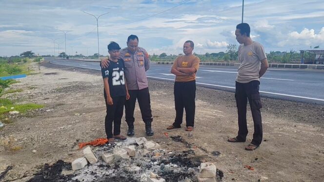 
					Angkringan di JLU Diduga Bakar Orang Tidak Dikenal, Ipda Purnomo Berikan Dukungan Moril