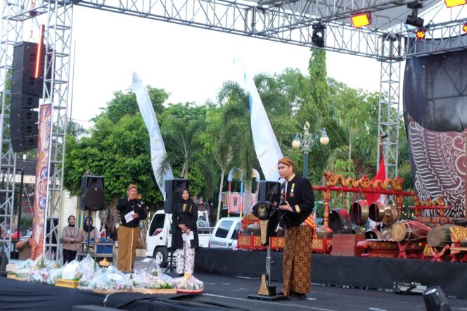 
					Memperingati Hari Kebudayaan Nasional ke 1, Gelaran Festival Adat Budaya Nusantara V Sukses di Kabupaten Lamongan