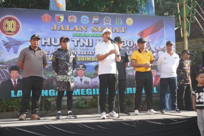 
					Semarak HUT TNI ke-80, Kodim 0812 Lamongan Gelar Jalan Sehat dan Panggung Prajurit
