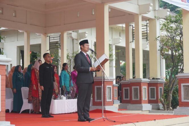 
					Dandim 0812/Lamongan Hadiri Ziarah Nasional Peringatan Hari Pahlawan di TMP Kusuma Negara