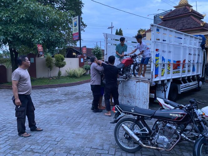 
					Antisipasi Balap Liar jalur Ngimbang Bluluk Polsek Ngimbang Gencarkan Patroli 