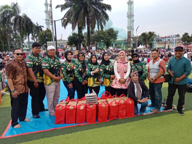 
					Aksi Sosial Ramadan, Srikandi Kogaphan FKBN Berbagi 100 Nasi Kotak Takjil untuk Masyarakat Kota Tangerang
