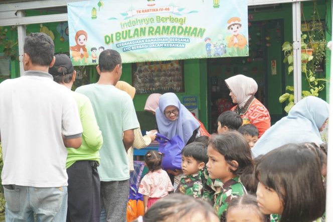 
					Dari Ruang Kelas ke Aksi Sosial: Yayasan Kartika Jaya Kodim 0812 Lamongan Tanamkan Nilai Kepedulian Lewat Berbagi Sembako