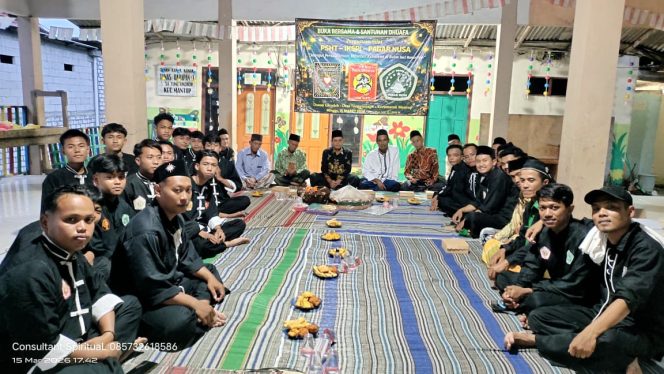 
					Tiga Perguruan Silat di Glendeh Satukan Persaudaraan Lewat Buka Bersama dan Santunan Dhuafa