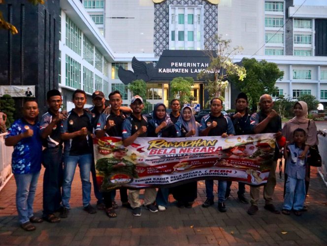 
					Ramadhan Bela Negara: FKBN Lamongan Menguatkan Kepedulian Sosial dengan berbagi 1000 takjil dan santunan anak Yatim Piatu di Penghujung Bulan Suci