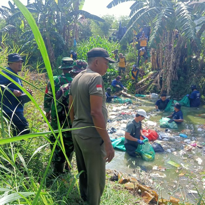 
					Kolaborasi Lintas Elemen di Balun, Dari Aksi Bersih Sungai Menuju Budaya Peduli Lingkungan