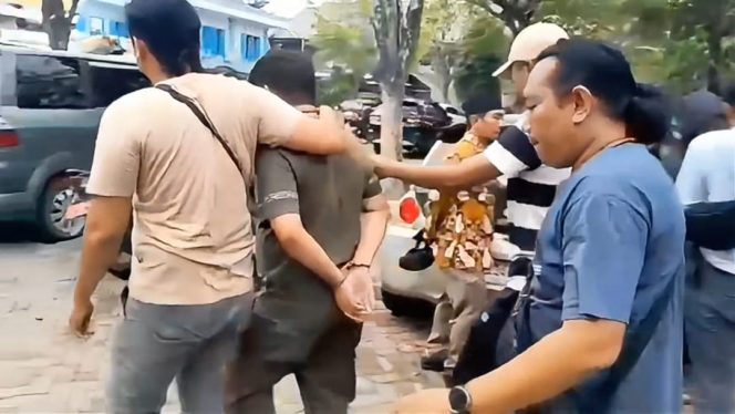 
					Beraksi di Siang Hari, Pelaku Ganjal ATM Dibekuk Resmob Lamongan