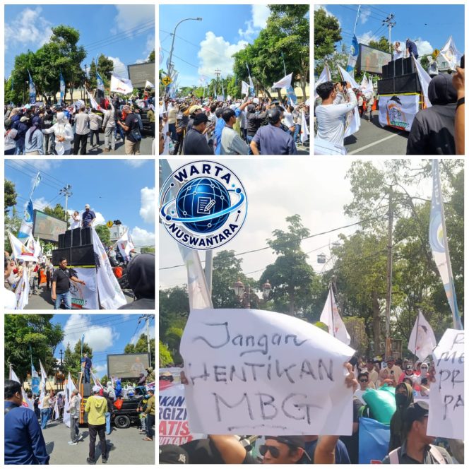 
					Ribuan Massa Gelar Aksi Damai di Pemkab Lamongan, Terkait Progam MBG