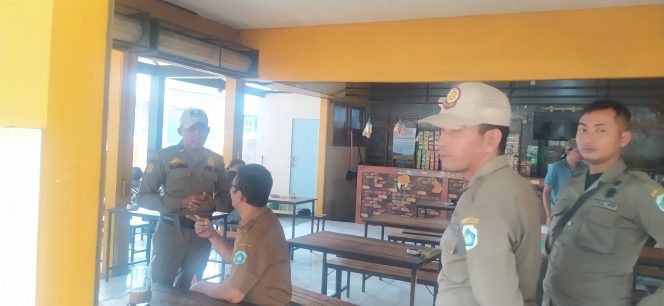 
					Satpol PP Lamongan Gelar Operasi Penertiban Rutin Setiap Senin hingga Kamis, Sasar PKL dan PNS