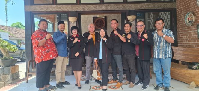 
					Kunjungan Kerja Perdana ke Lamongan, Ketua BPW PERADIN Jatim Perkuat Sinergitas dengan BPC
