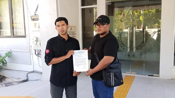 
					Diduga Lakukan Pungli, Kepala Desa Brengkok Dilaporkan ke Kejaksaan Negeri Lamongan